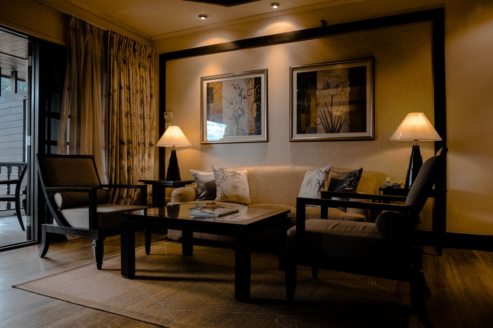 Hospitality setting used to illustrate the lounge and social atmosphere